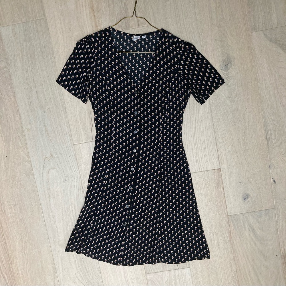 GAP puff sleeve floral fit and flare v neck dress